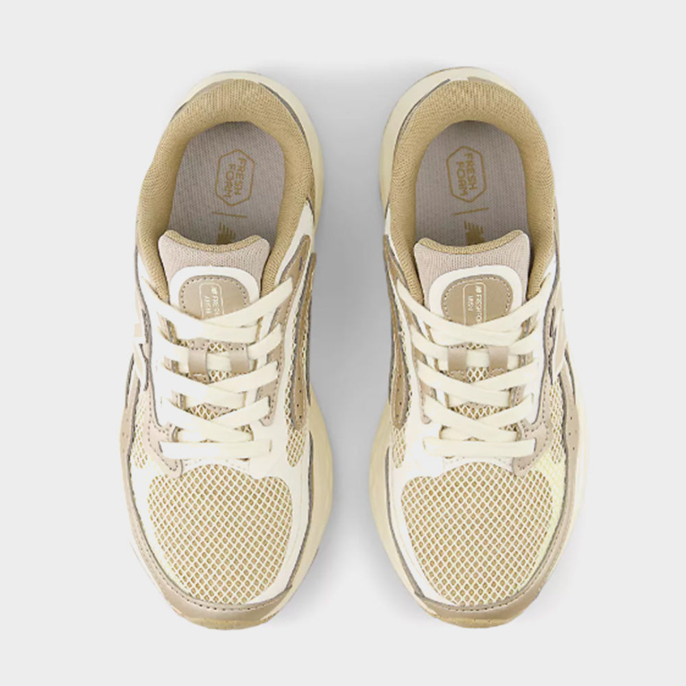 New Balance Womens Arishi Sneakers Beige