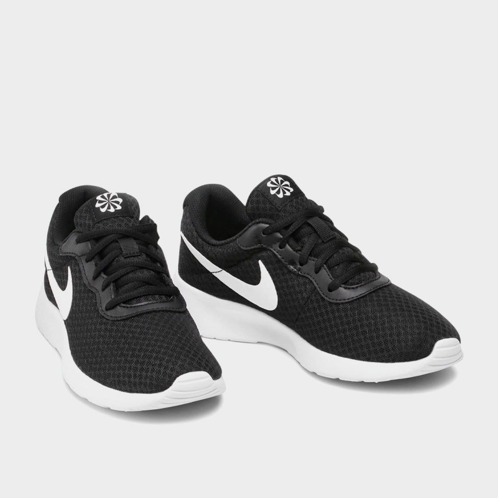 Tanjun 180223 Black Tekkie Town