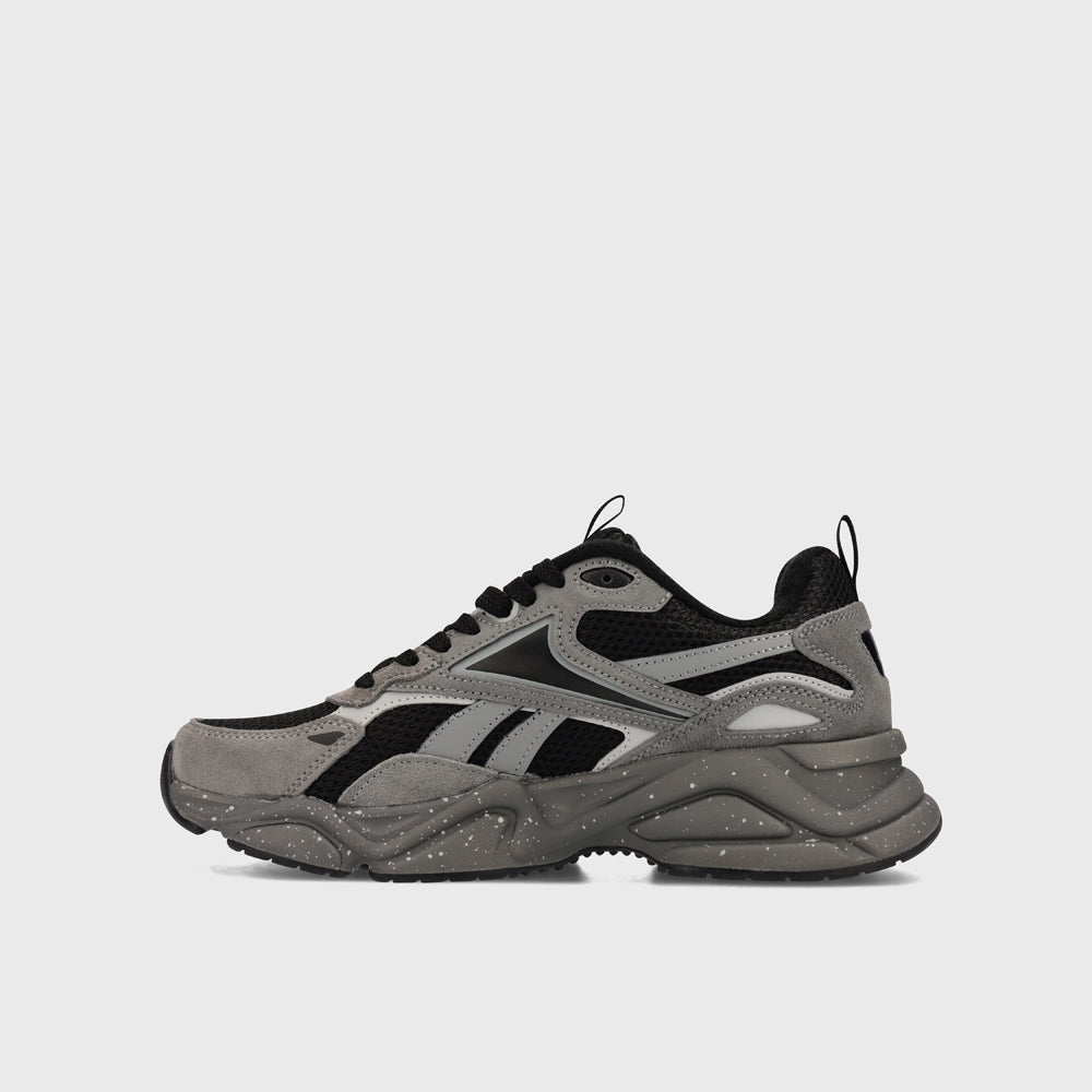 Reebok Mens Charge Run Sneakers Black