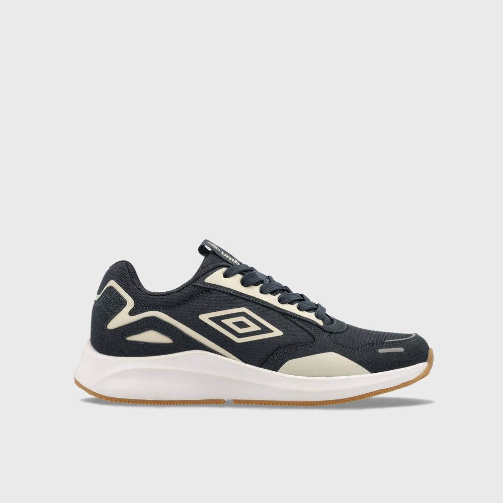 tekkie-town-umbro-shoes-soccer-boots-casual-wear