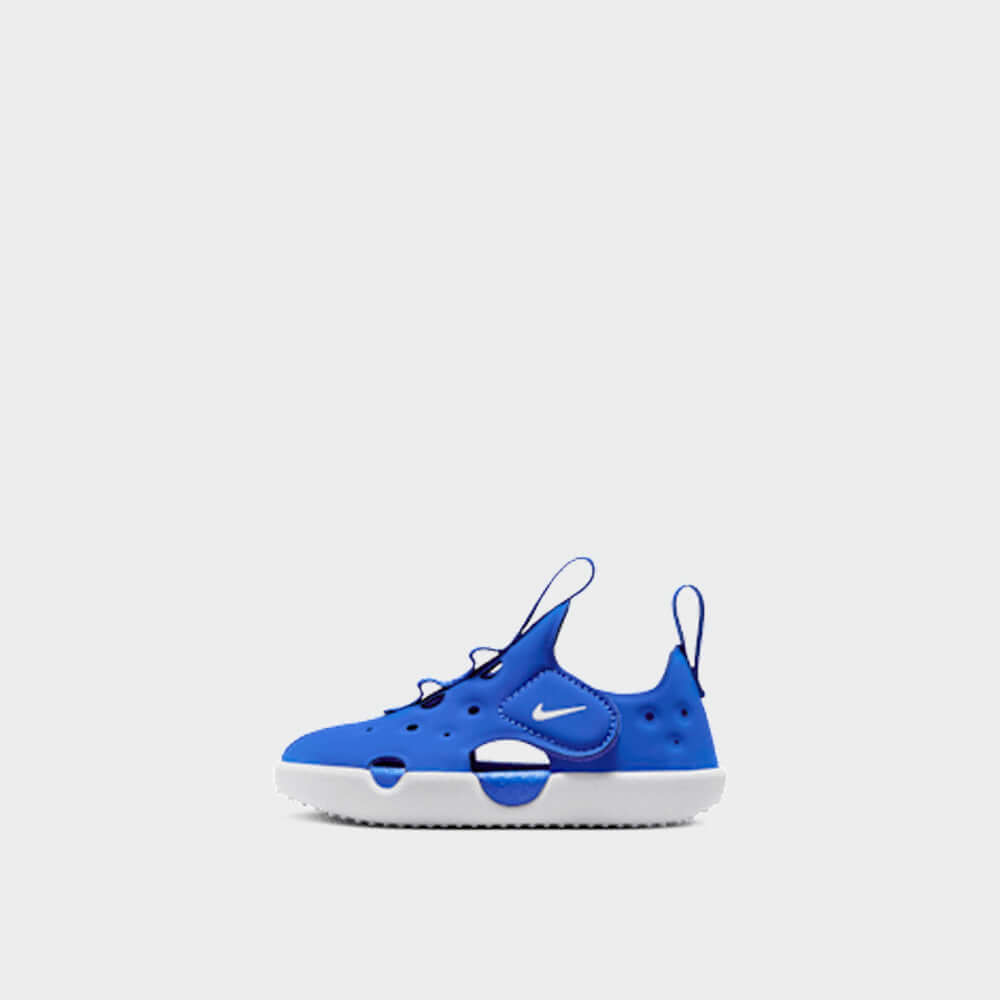 Nike Infants Sunray Protect 4 Sandals in blue with hook-and-loop strap and flexible outsole for comfort.